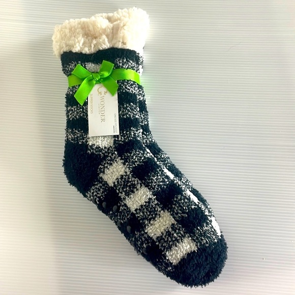 C Wonder Slipper Socks - Picture 1 of 4